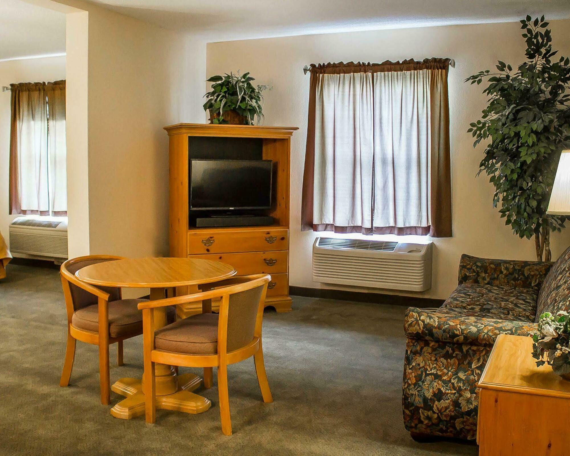 Quality Inn & Suites Bellville - Mansfield Esterno foto